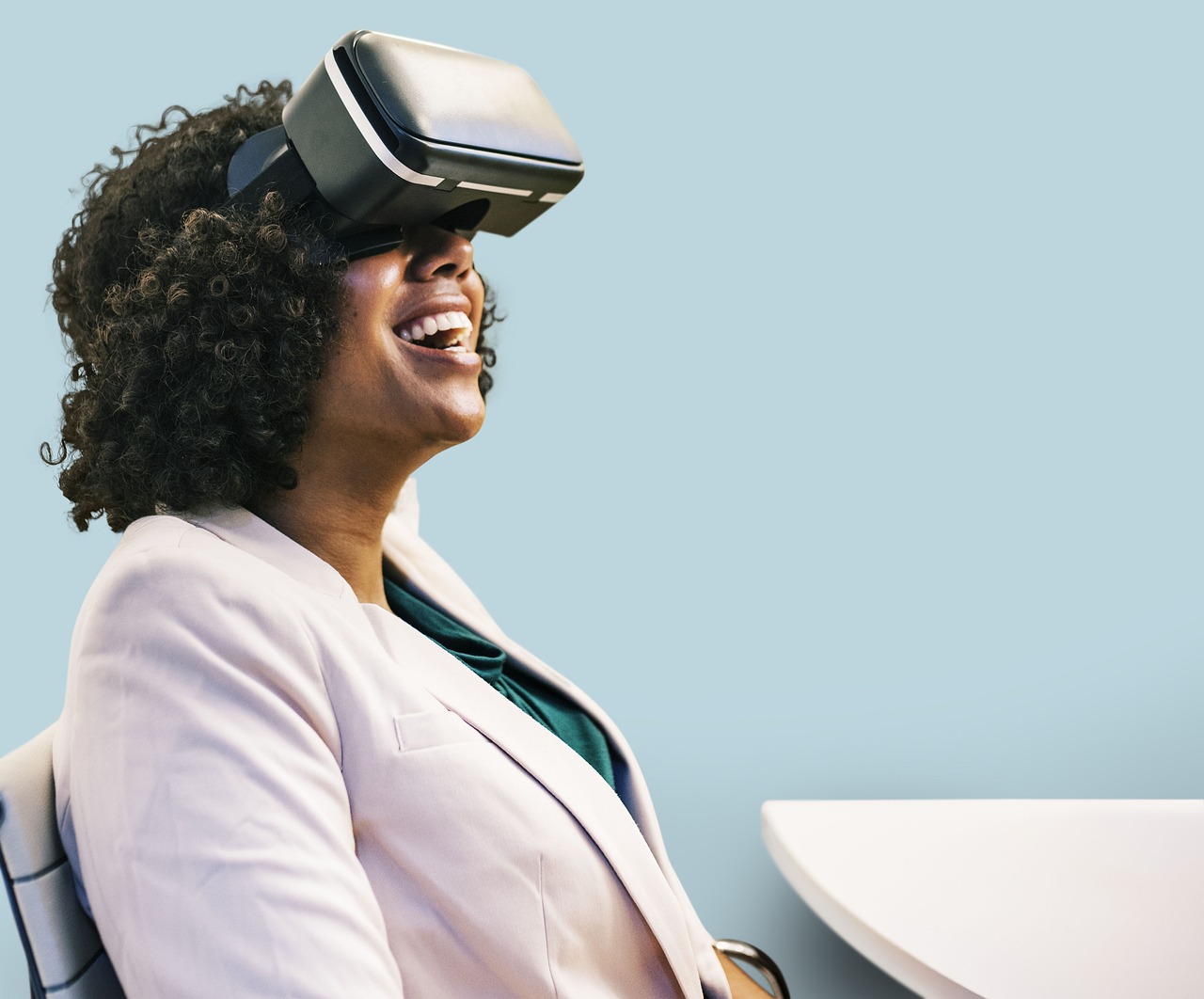 探索虚拟现实技术的最新发展，VR前沿动态揭秘