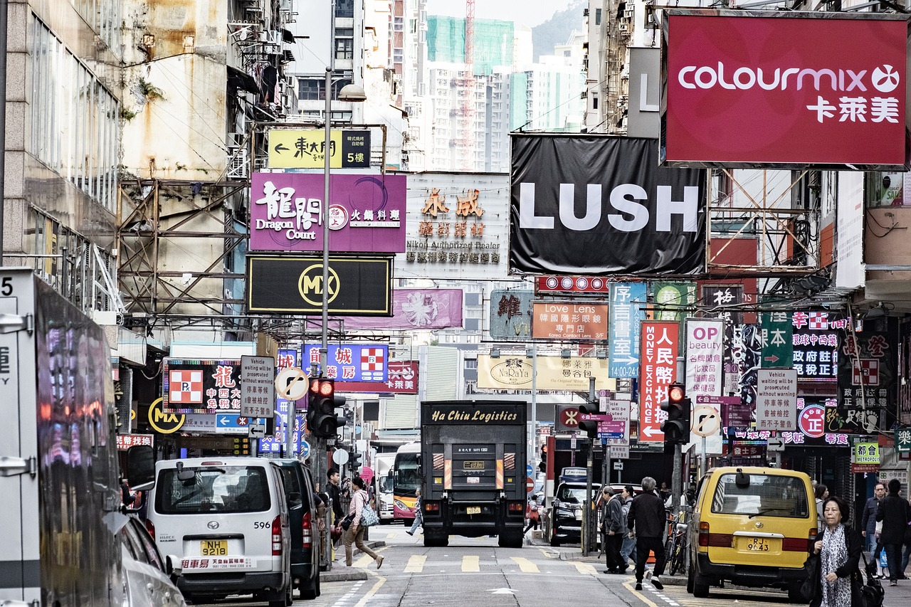 民企香港上市，机遇与挑战并存的道路
