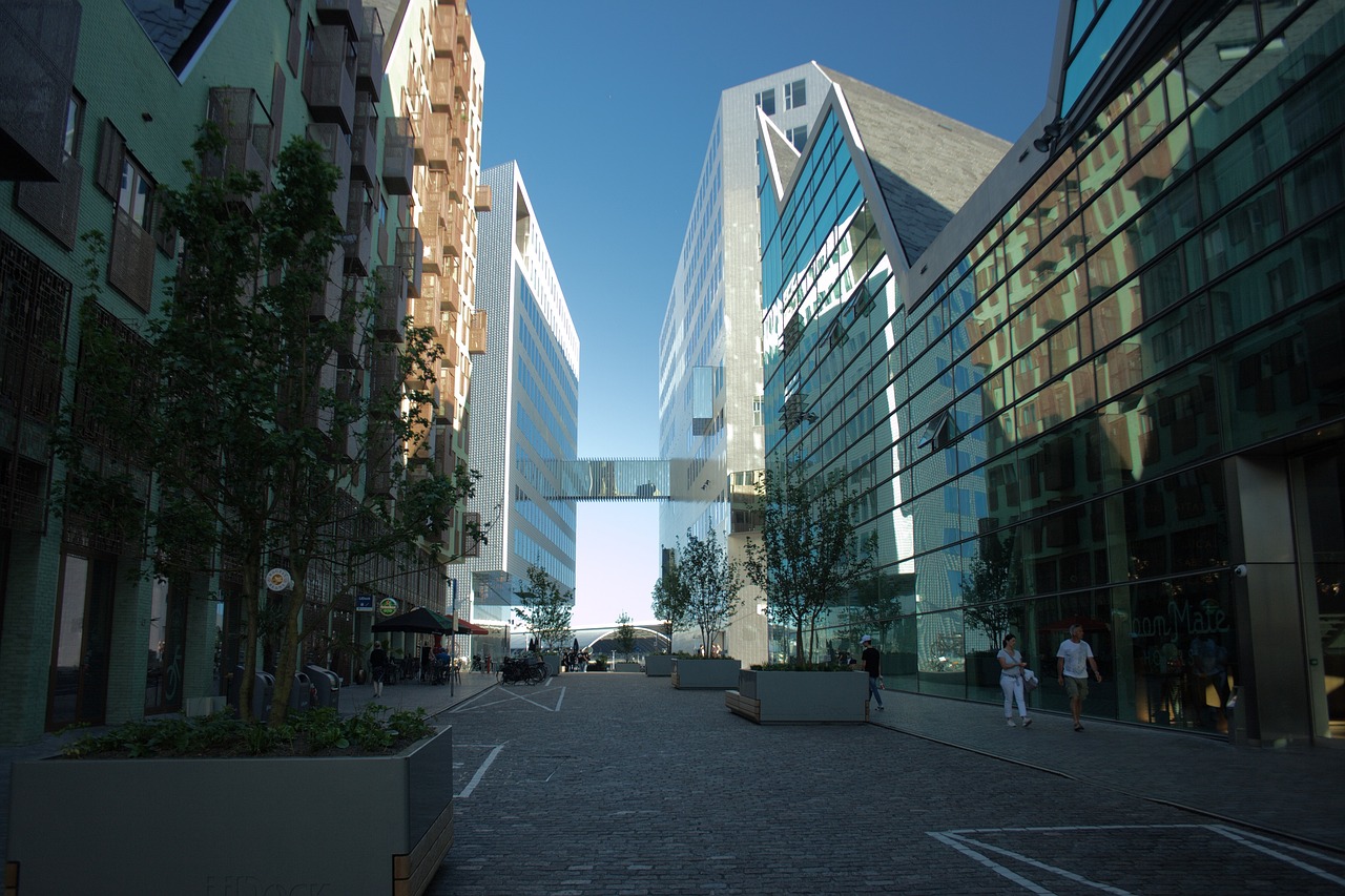 成都街头摊位繁华背后的城市脉动，街头动态揭示城市活力